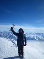 Марина Солнышкова на вершине Казбек: есть первое зимнее восхождение